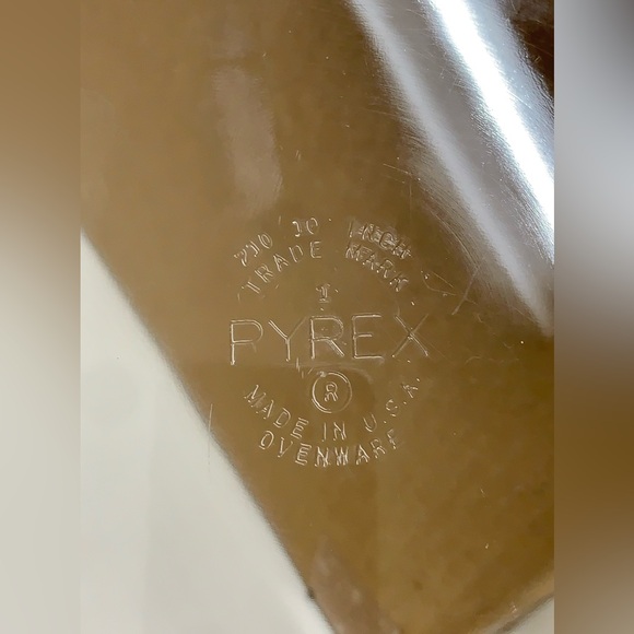 Mid Century Vintage Pyrex 9 Inch Pie Dish - Picture 7 of 12